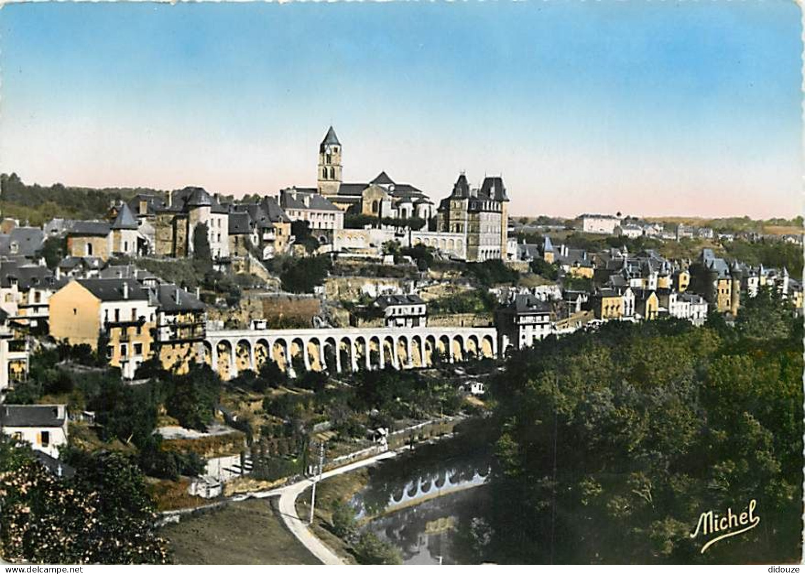 19 - Uzerche - Vue Générale De La Pomme - Carte Neuve - CPM - Voir Scans Recto-Verso - Uzerche