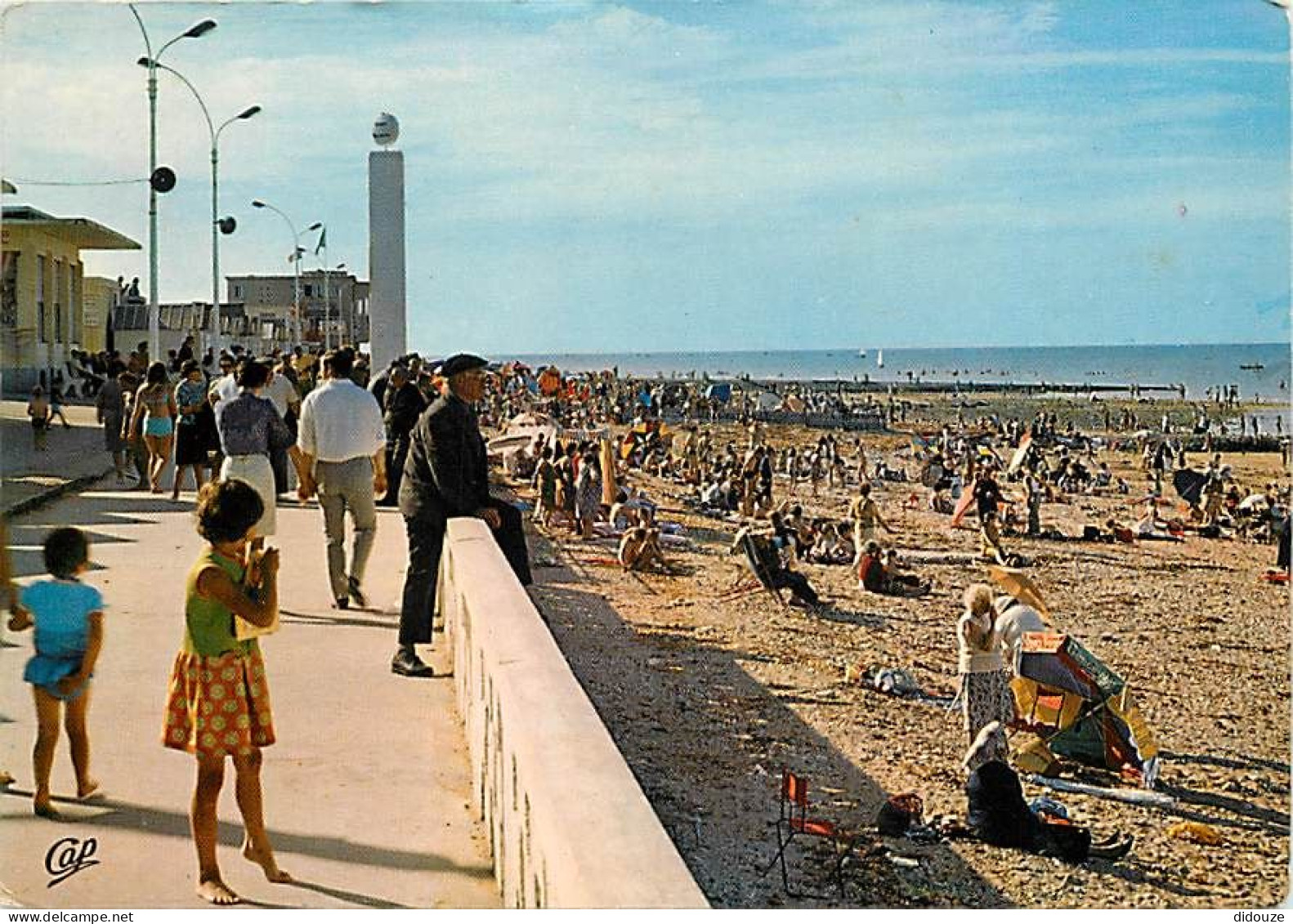 14 - Luc Sur Mer - La Plage - La Promenade - Scènes De Plage - CPM - Voir Scans Recto-Verso - Luc Sur Mer