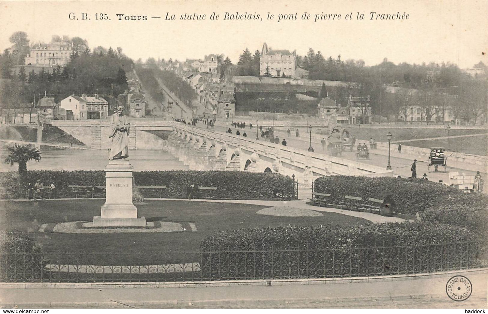 TOUR : LA STATUE DE RABELAIS - Tours