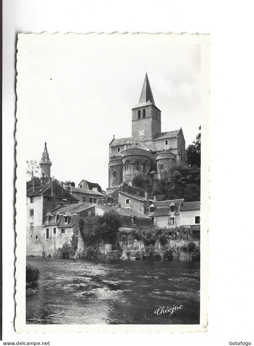 CPA PHOTO DPT 86 MONTMORILLON EGLISE NOTRE DAME ET VIERGE DU CHATEAU - Montmorillon