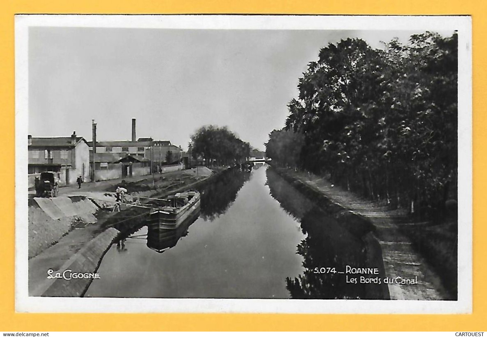 CPA ROANNE - Bords Du Canal  - Déchargement à La Papeterie - Péniche - Roanne