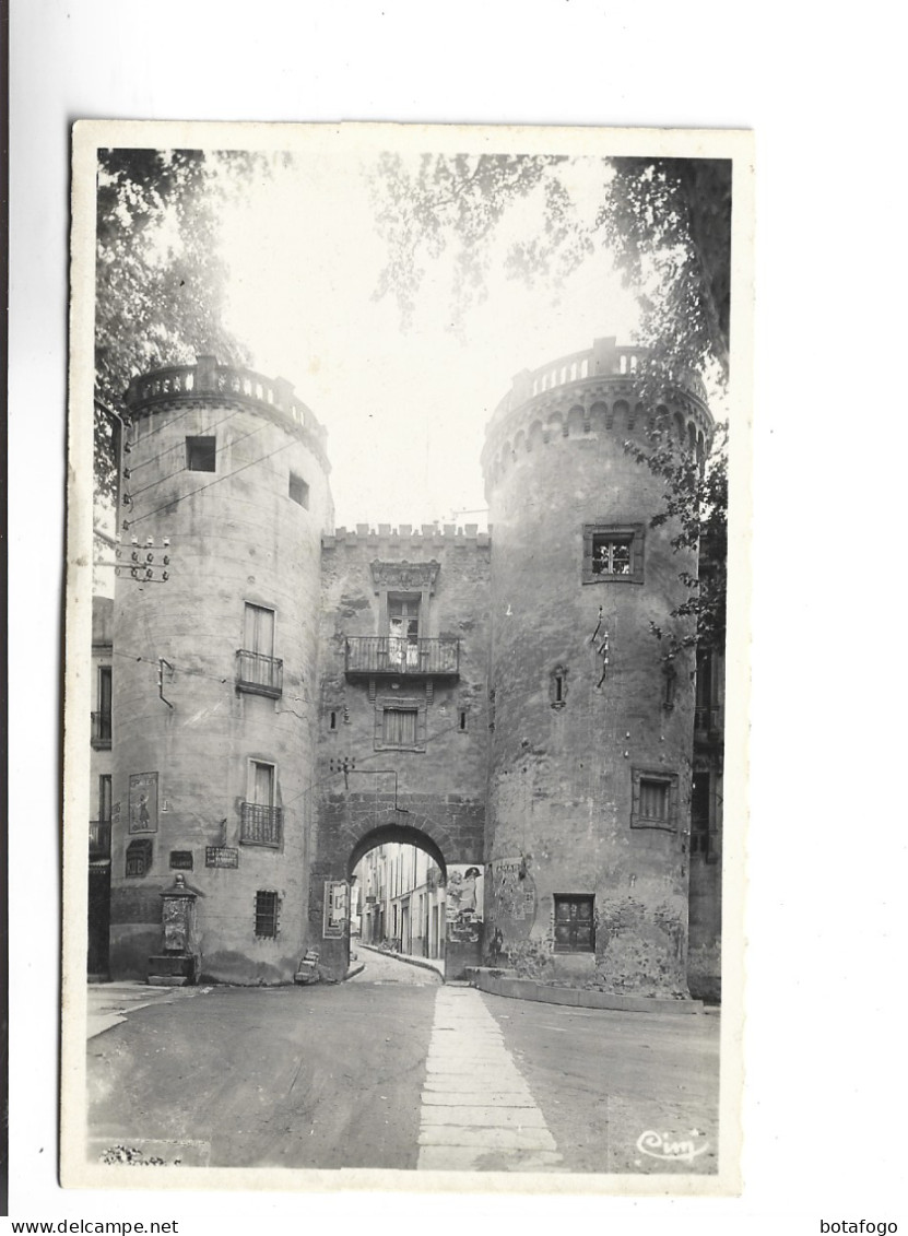 CPA PHOTO  DPT 66 CERET RUE DU COMMERCE  ET LES DEUX TOURS - Ceret