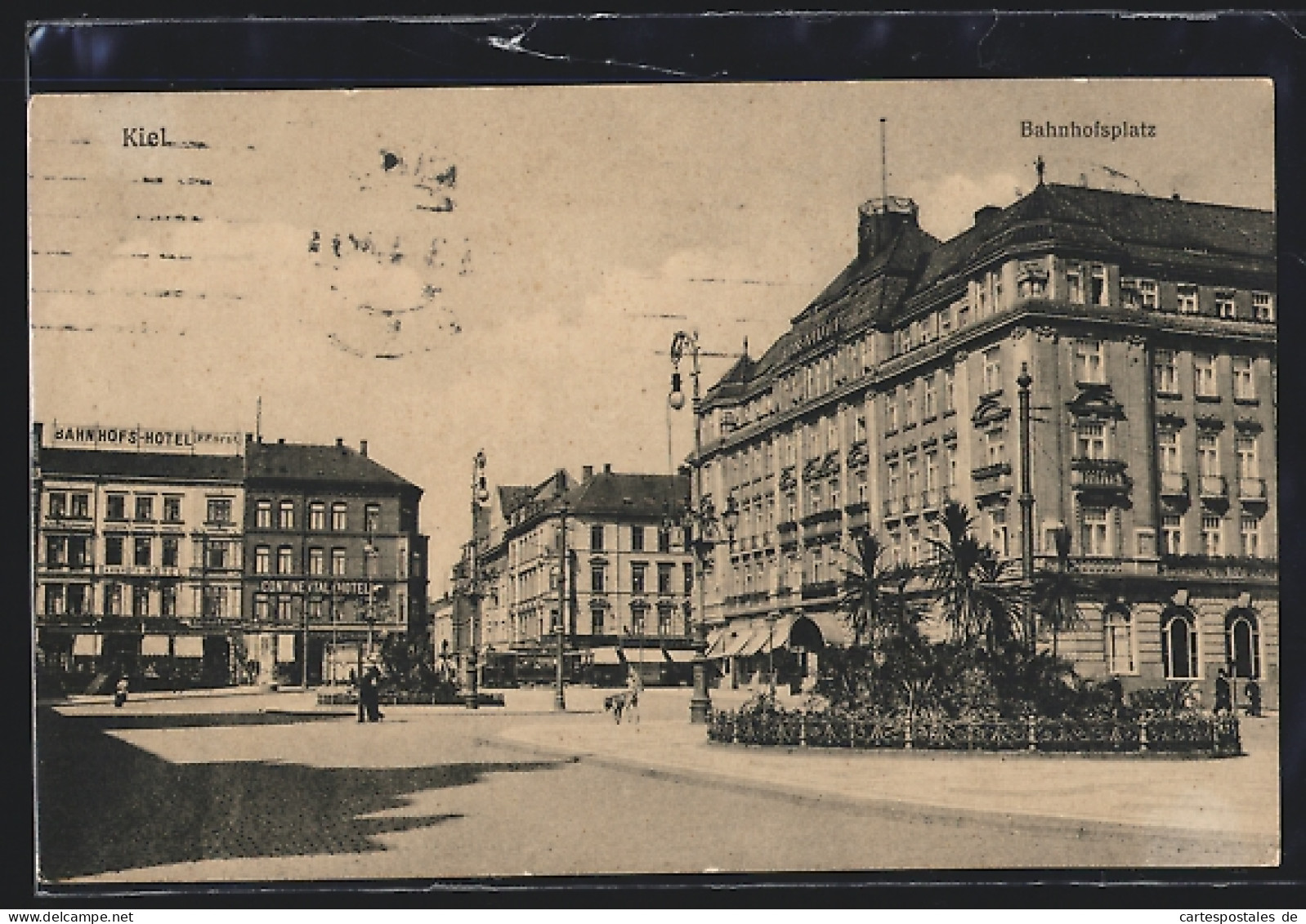 AK Kiel, Bahnhofsplatz Mit Bahnhofs-Hotel  - Kiel