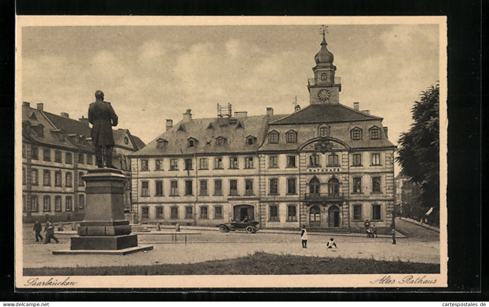AK Saarbrücken, Altes Rathaus Mit Denkmal  - Saarbruecken