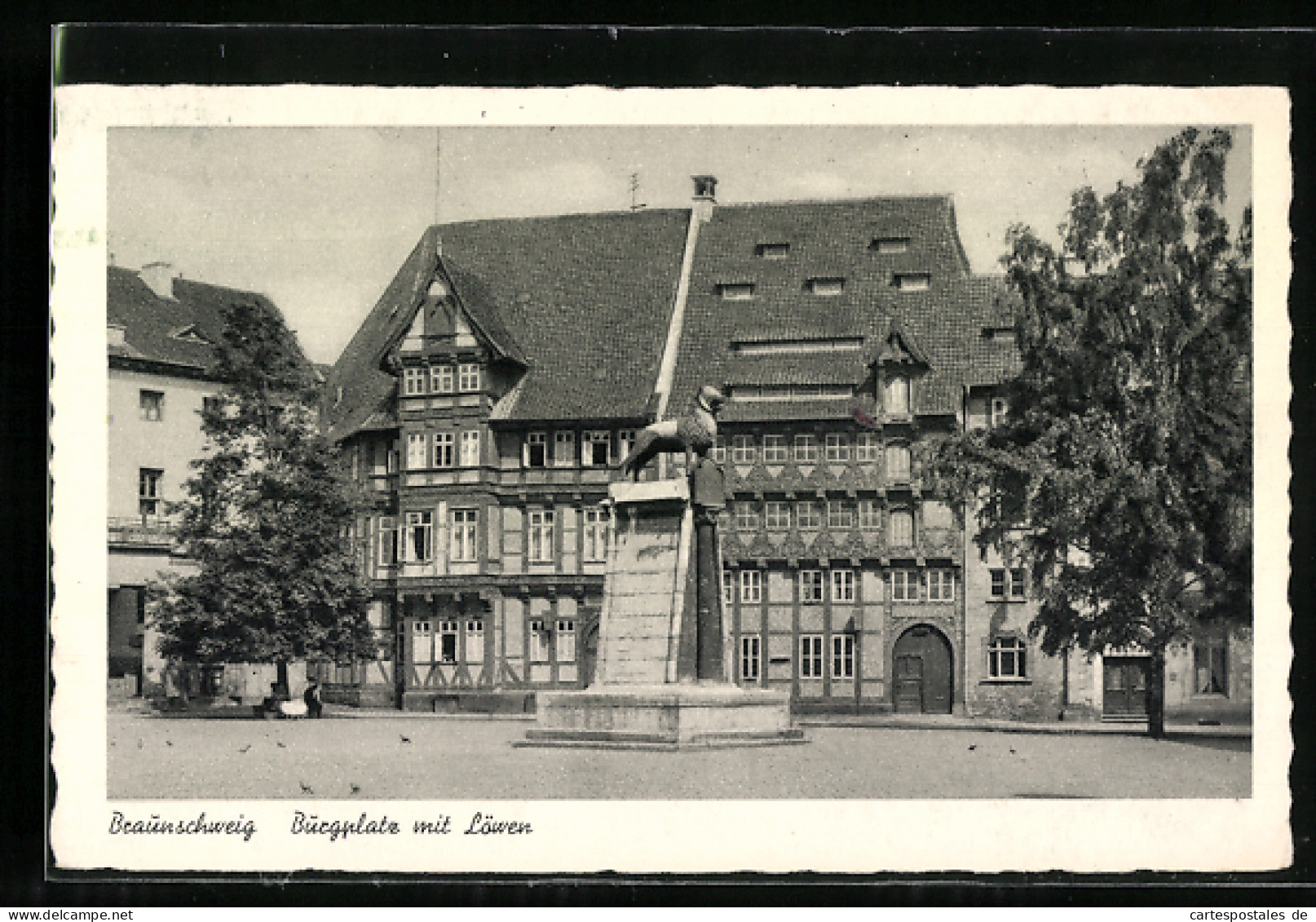 AK Braunschweig, Burgplatz Mit Löwendenkmal  - Braunschweig