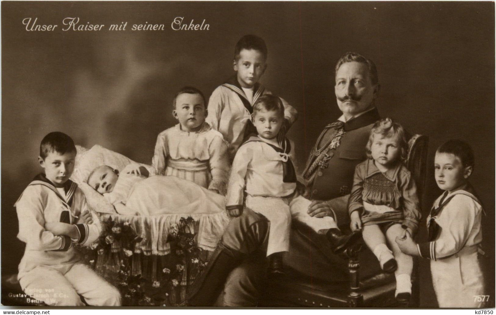 Kaiser Mit Enkeln - Familles Royales