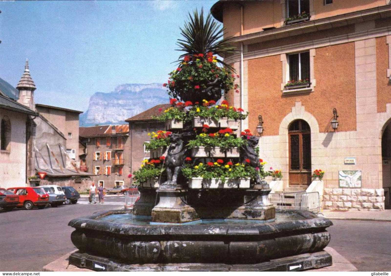 74 - Haute Savoie -  THONES - La Fontaine - Thônes