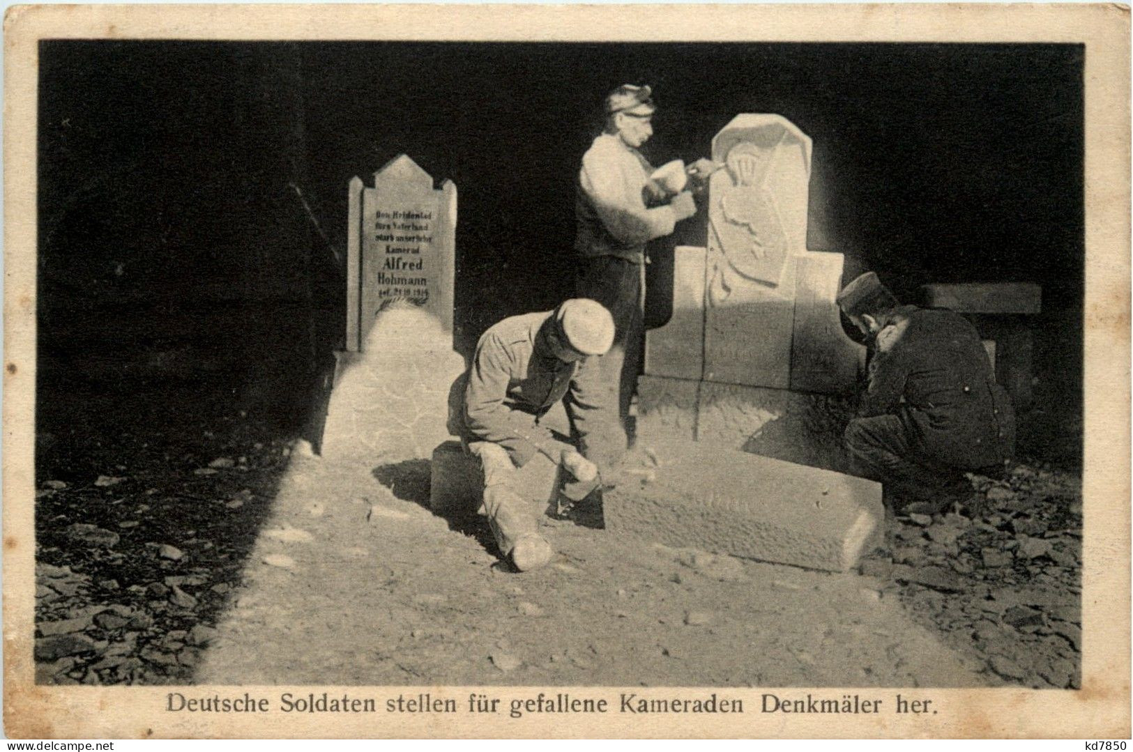 Deutsche Soldaten Stellen Für Gefallene Kameraden Denkmäler Her - Weltkrieg 1914-18