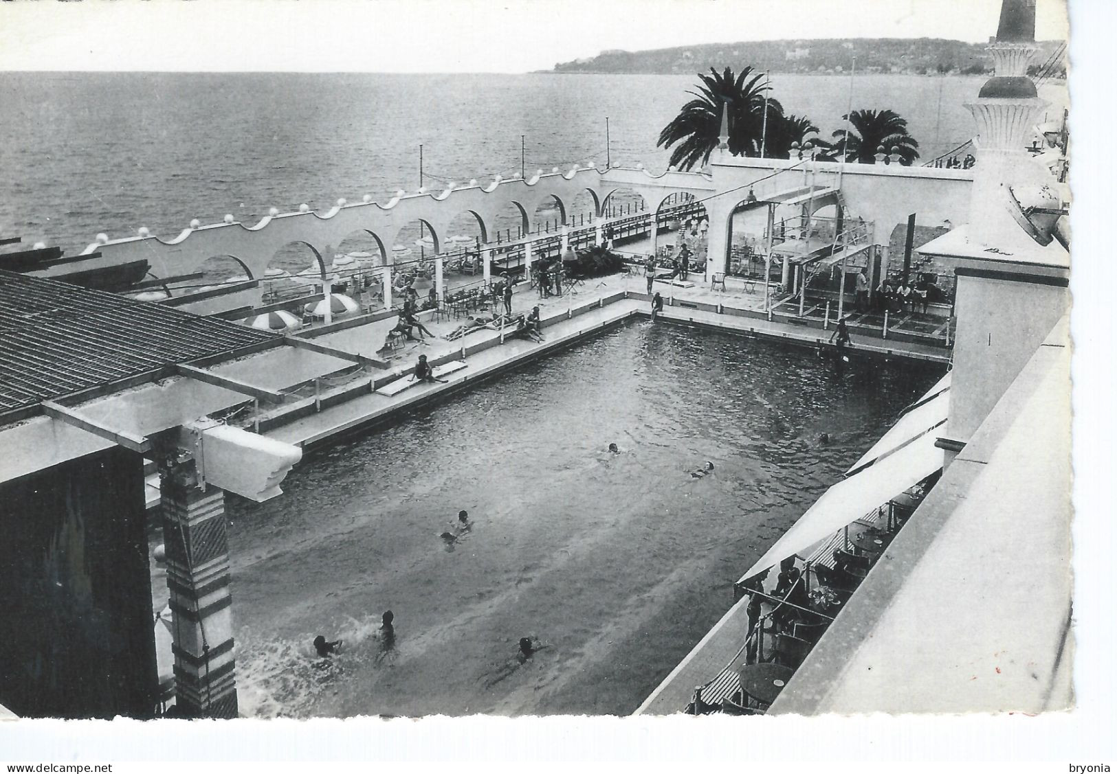 CPSM - 06 - MENTON - La Piscine - Le Casino Municipal - TBE - - Menton