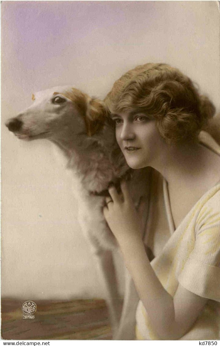 Woman With Dog - Frauen