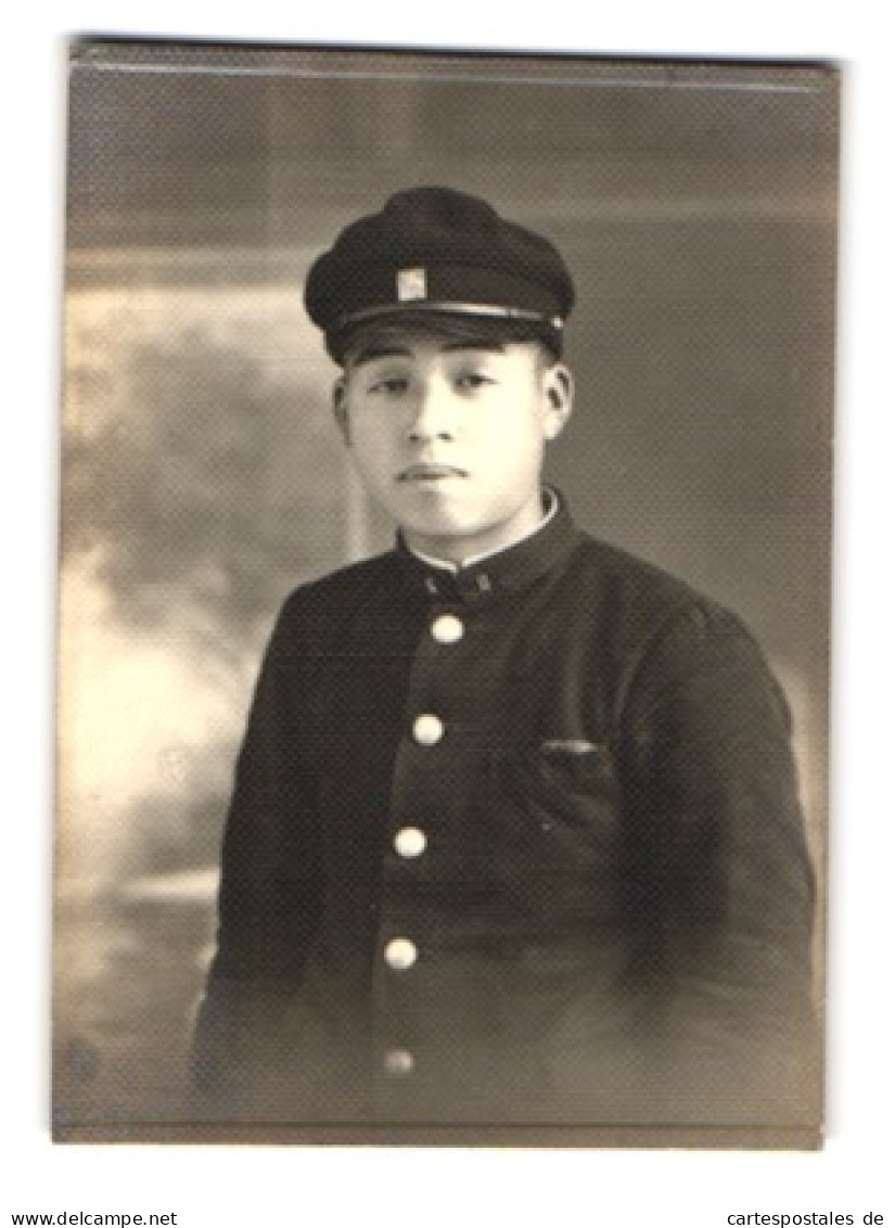 28 Fotografien Japan / Nippon, Uniform Portrait's Junger Männer, Fotografien teilweise mit Signatur & Datum 1952 