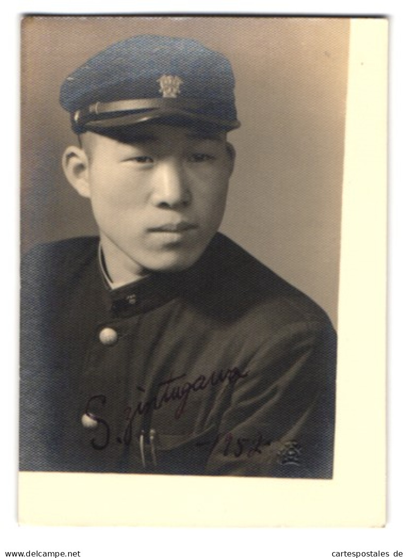 28 Fotografien Japan / Nippon, Uniform Portrait's Junger Männer, Fotografien teilweise mit Signatur & Datum 1952 