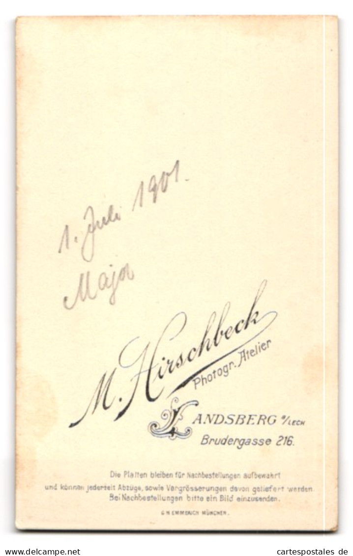 Fotografie M. Hirschbeck, Landsberg A. Lech, Brudergasse 216, Niedliches Kleinkind Auf Fell  - Personnes Anonymes