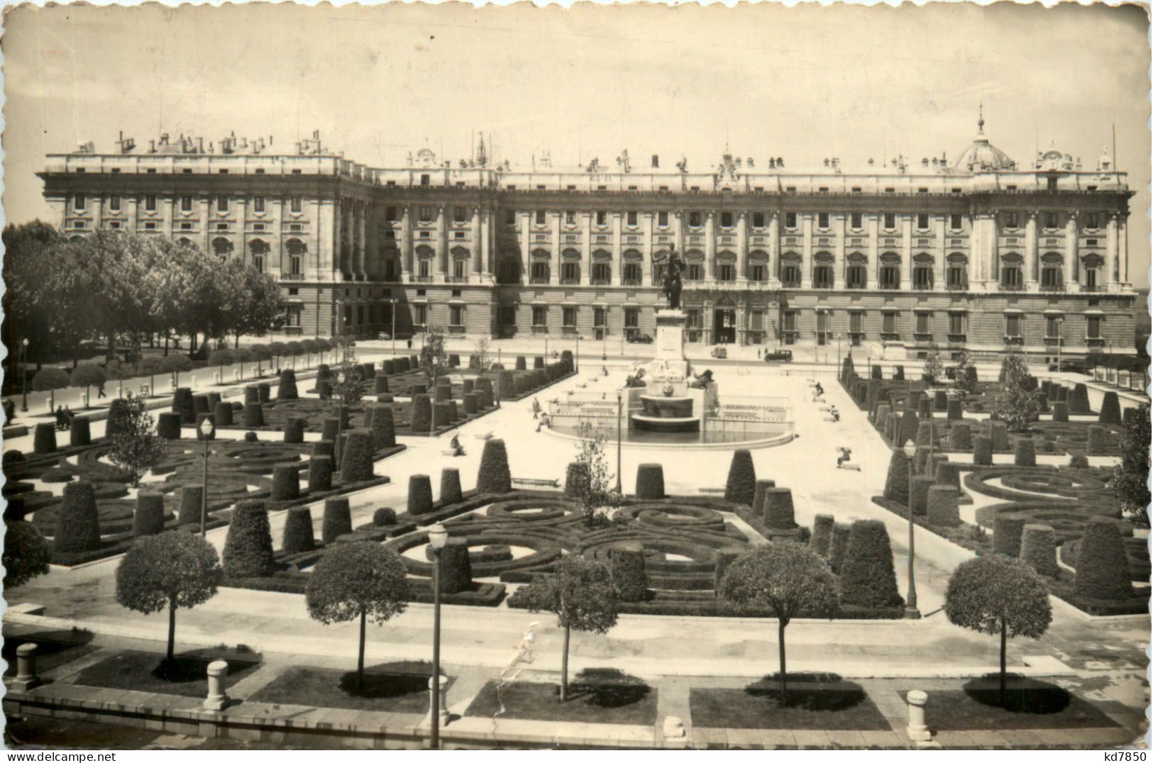 Madrid - Plaza De Oriente - Madrid