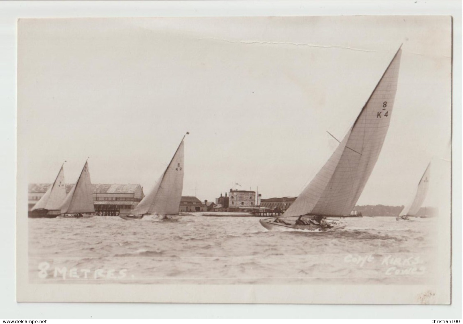 CARTE PHOTO KIRK COWES - COURSE DE VOILIERS DANS UN BASSIN - COURSE EN MER D' EMBARCATIONS DE 8 METRES - 2 SCANS - - Sailing Vessels