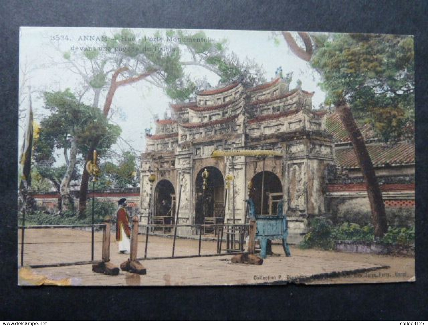 T2 - Annam - Hué - Porte Monumentale Devant Une Pagode Du Palais - Viêt-Nam