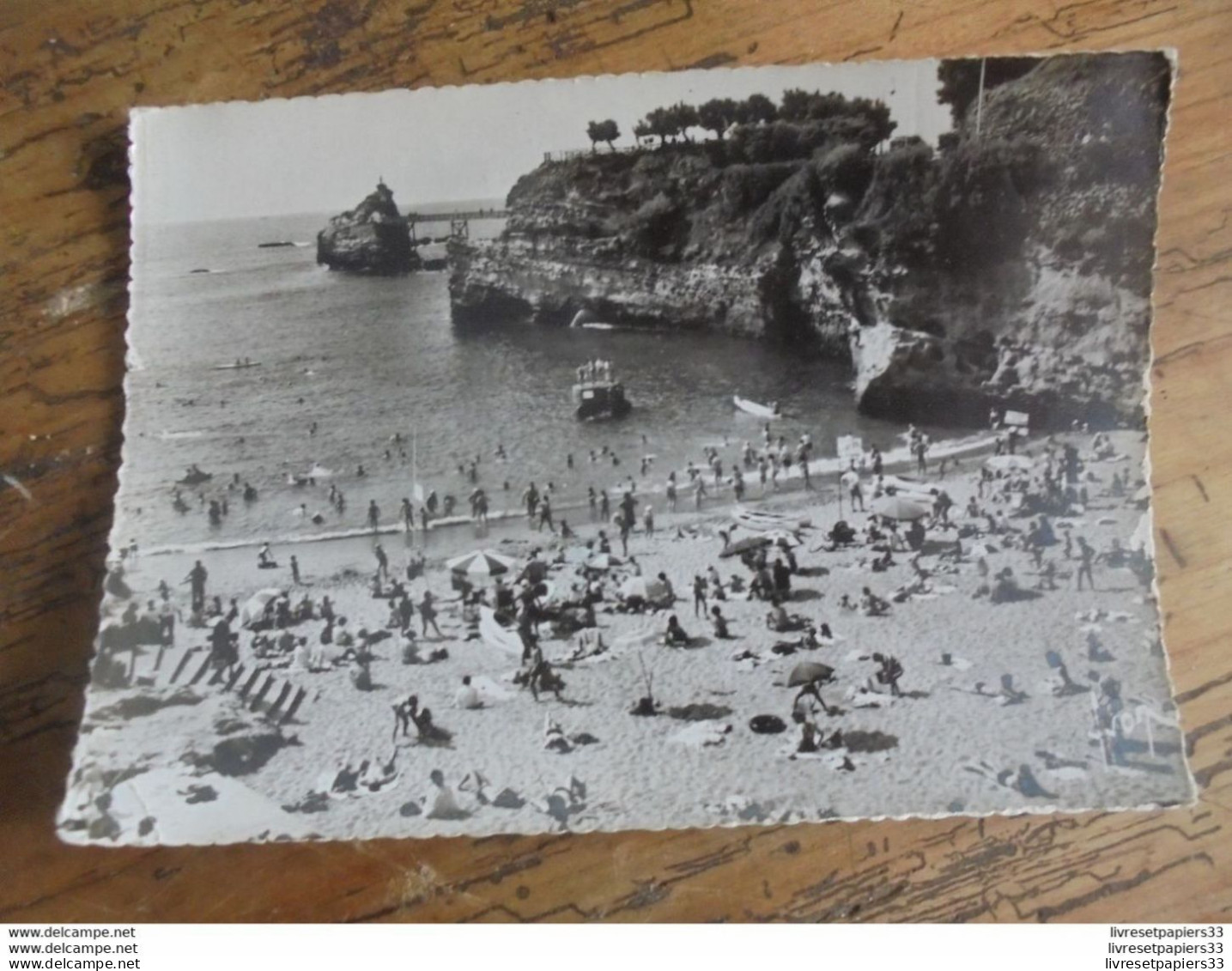 CPA (64)  Biarritz La Plage Du Vieux Port  Et Rocher De La Vierge - Otros & Sin Clasificación