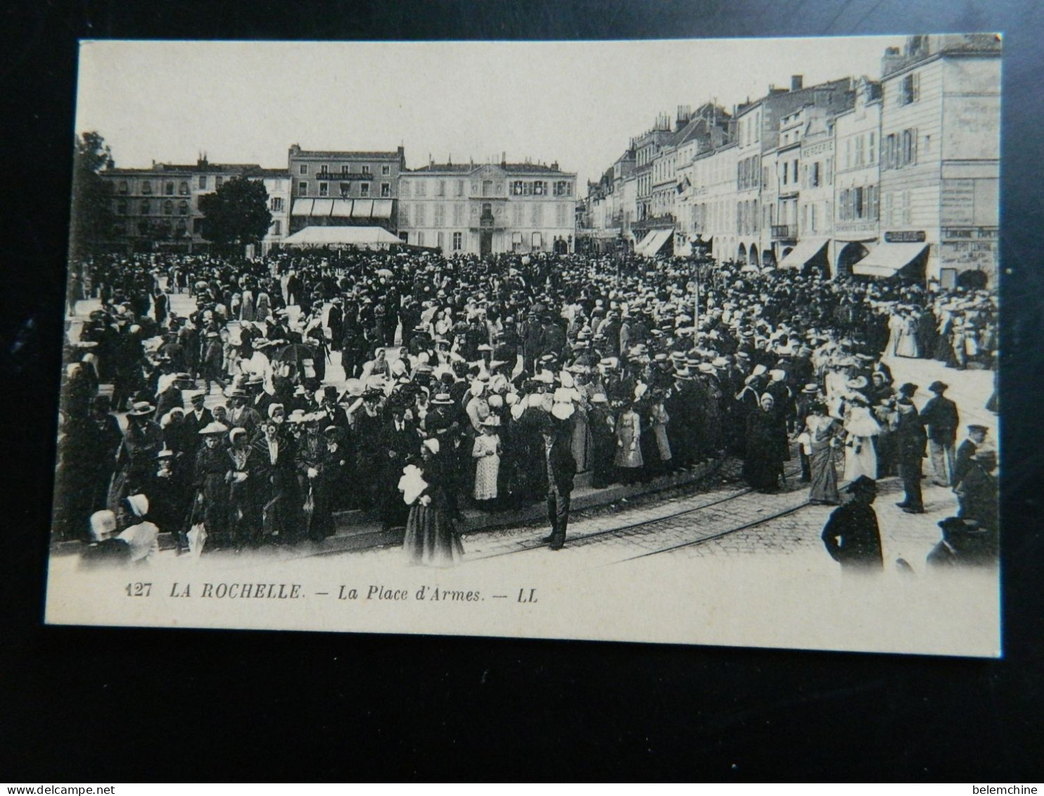 LA ROCHELLE                          LA PLACE D'ARMES - La Rochelle