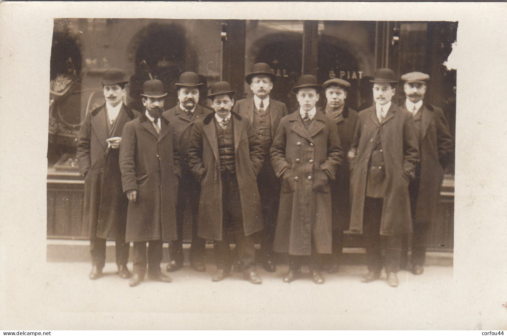 75 PARIS Ier : Le Personnel De La Fabrique De Passementerie Militaire BIDAL Et PIAT Rare Carte Photo - COMMERCE . METIER - Paris (01)