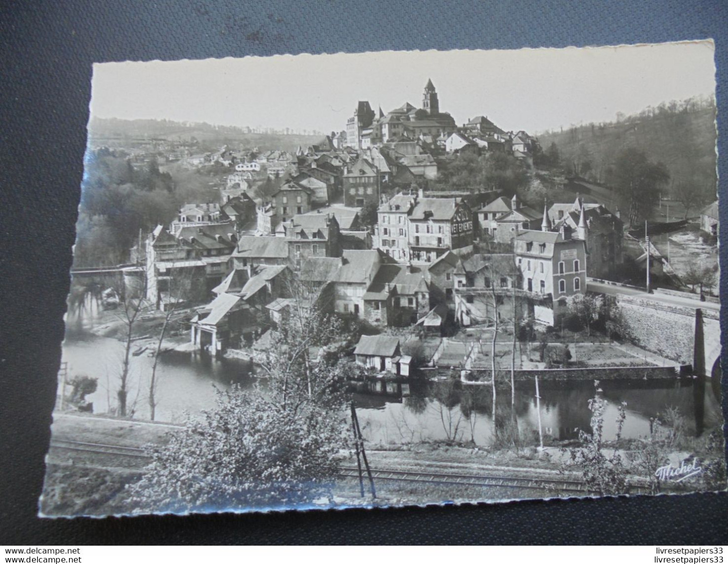 CPA (19) Uzerche La Perle Du Limousin Vue Générale - Boucle De La Vézère - Uzerche