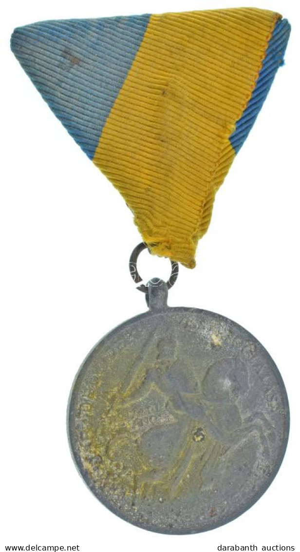 1941. "Délvidéki Emlékérem" Zn Emlékérem Eredeti Mellszalagon. Szign.: BERÁN L. T:VF Korr. Hungary 1941. "Commemorative  - Ohne Zuordnung