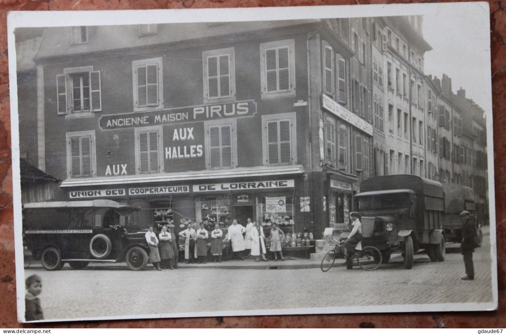 THIONVILLE / DIEDENHOFEN (57) - CARTE PHOTO - PLACE AU BOIS - DEVANTURE DE MAGASIN - ANCIENNE MAISON PIRUS AUX HALLES - Thionville