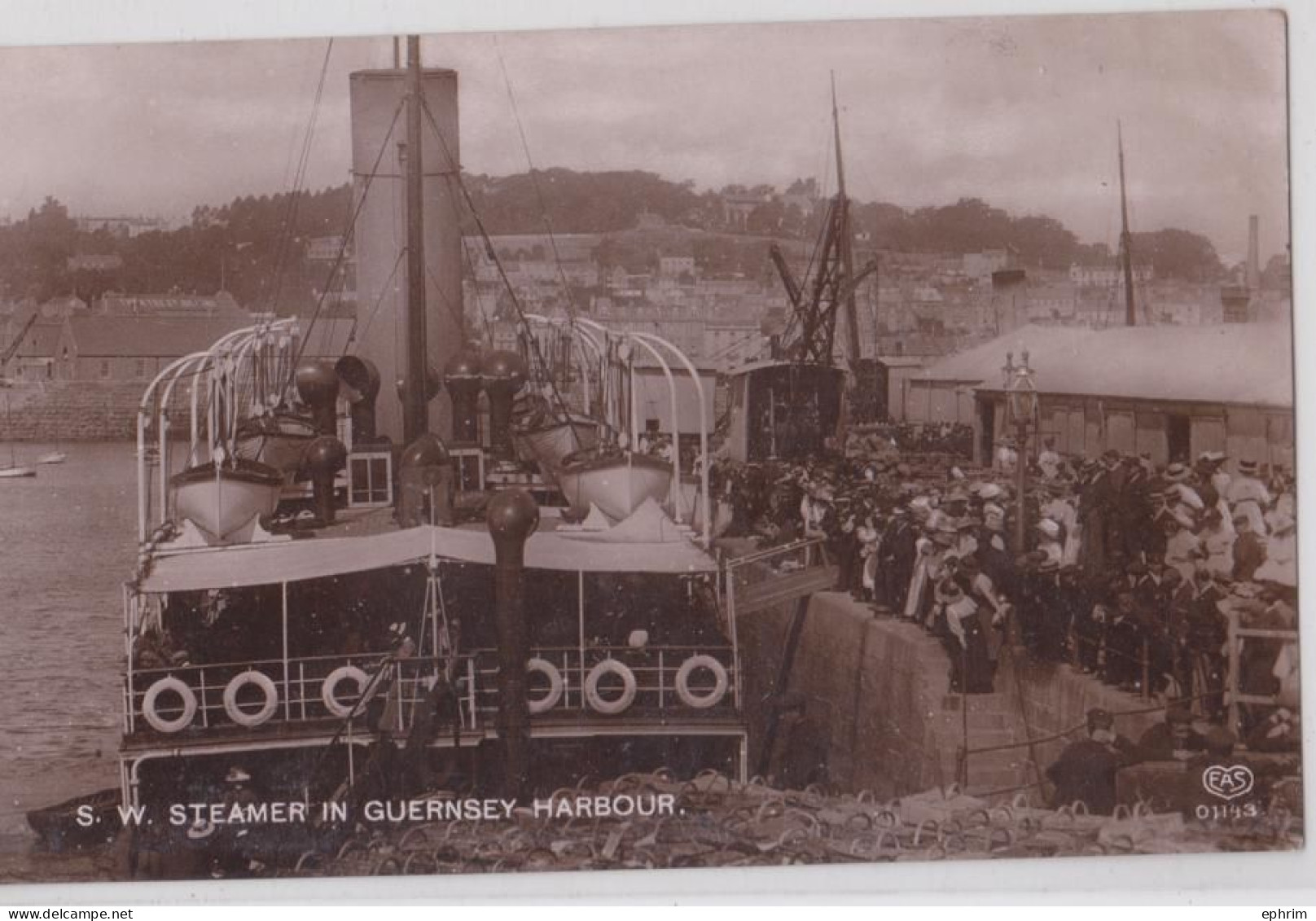 Guernsey Guernesey S.W. Steamer In Harbour - Guernsey