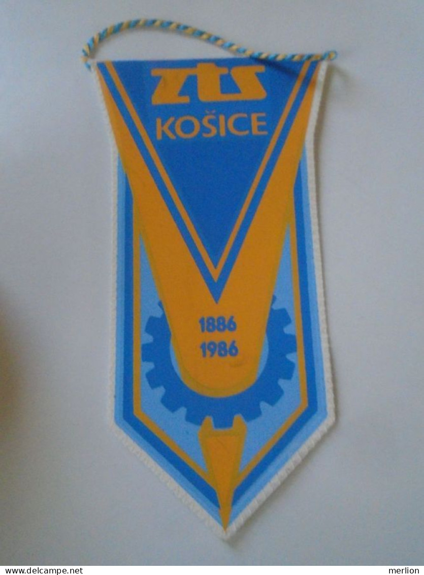 D202158   FANION   -Wimpel - Pennon -  ZTS KOSICE  1986  Ca    190 X 100 Mm - Kleding, Souvenirs & Andere