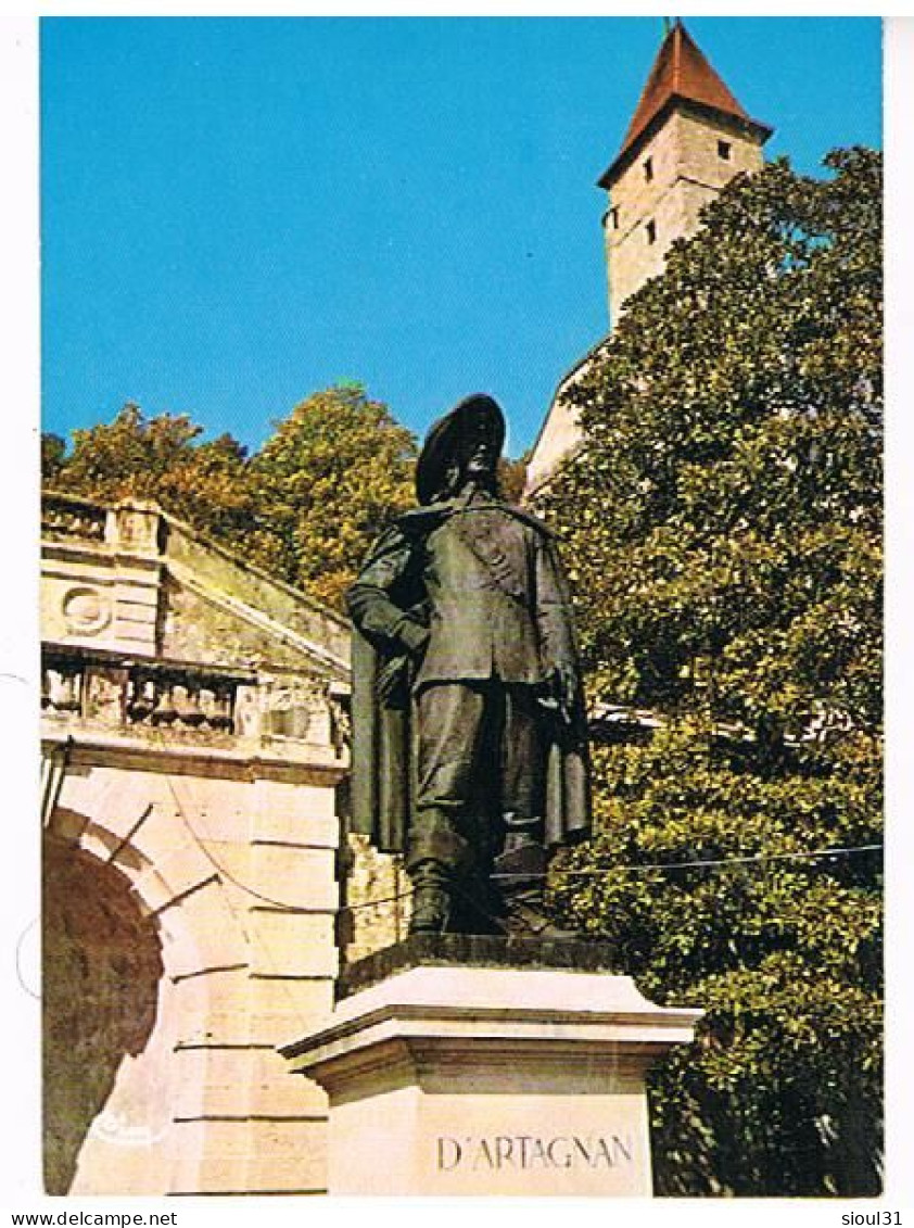 32    AUCH LA   STATUE DE D ARTAGNAN 1977 - Auch