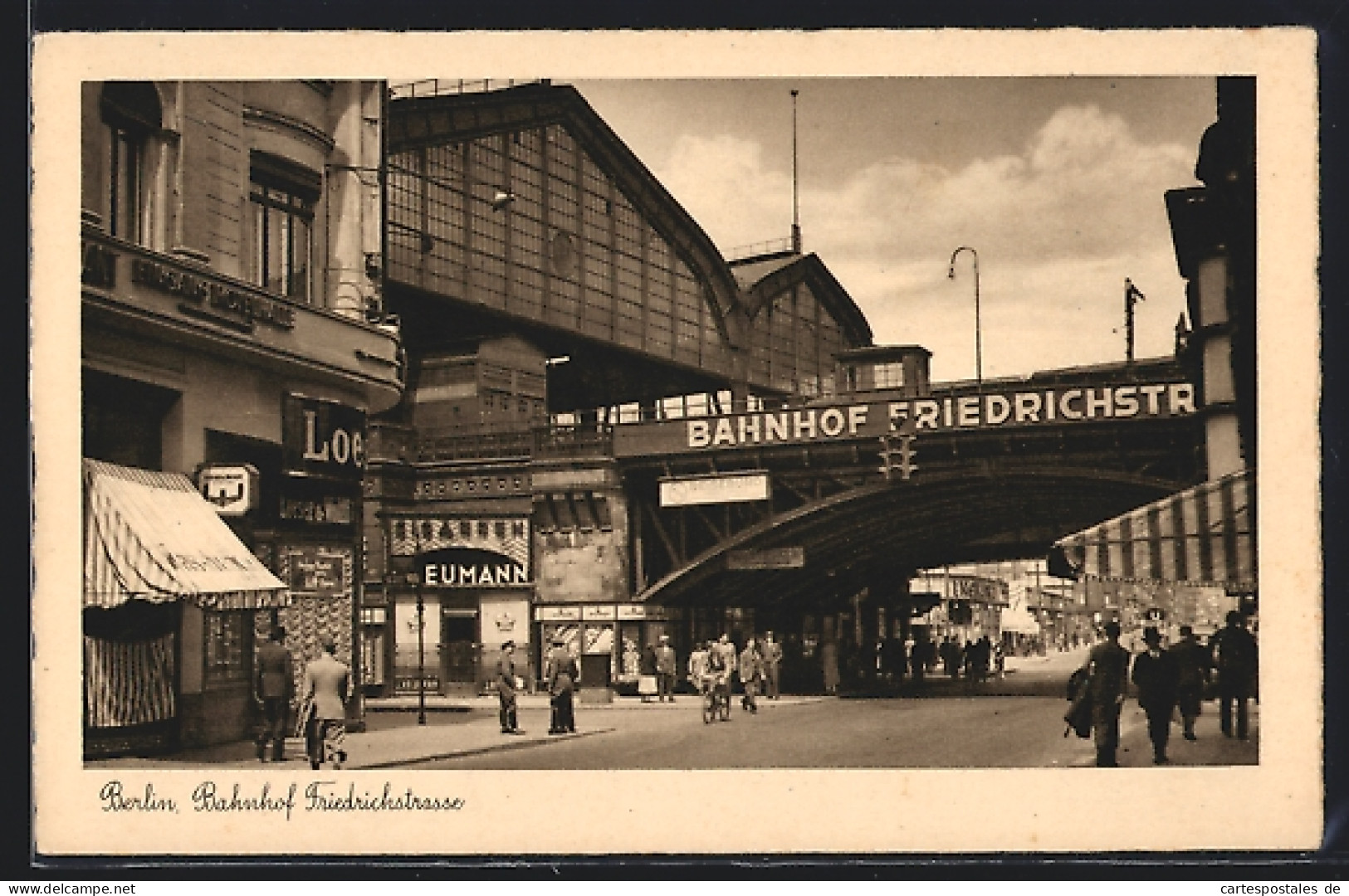 AK Berlin, Bahnhof Friedrichstrasse Mit Leuten  - Mitte