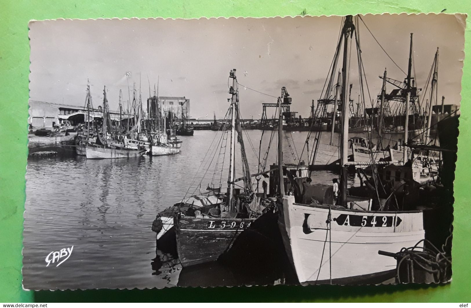 Griffe MONTPARNASSE PROV.? Marianne Decaris , Carte Lorient Morbihan Port De Pêche Base Sous Marine > Soulac 1962 - Matasellos Manuales