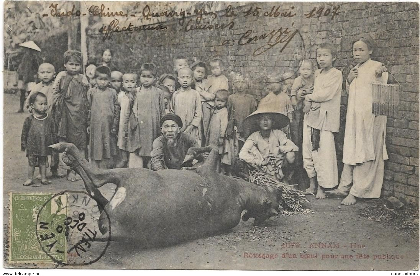 VIET NAM.   ANNAM. HUE. ROTISSAGE D UN BOEUF POUR UNE FETE PUBLIQUE.  CARTE ECRITE - Viêt-Nam