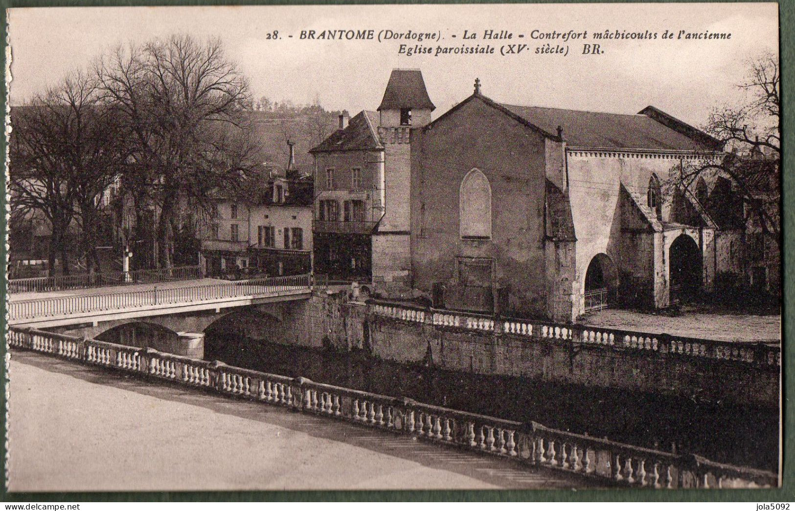 24 + BRANTOME - La Halle - Contrefort Mâchicoulis De L'ancienne Eglise Paroissiale - Brantome