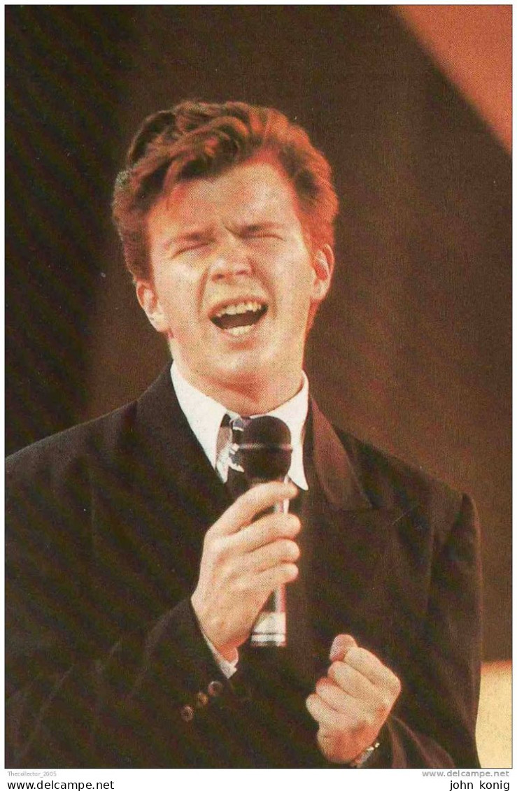 CARTOLINA-POSTCARD-CPT-CARTE POSTALE - RICK ASTLEY (SINGER OF '80s) - Cantanti E Musicisti