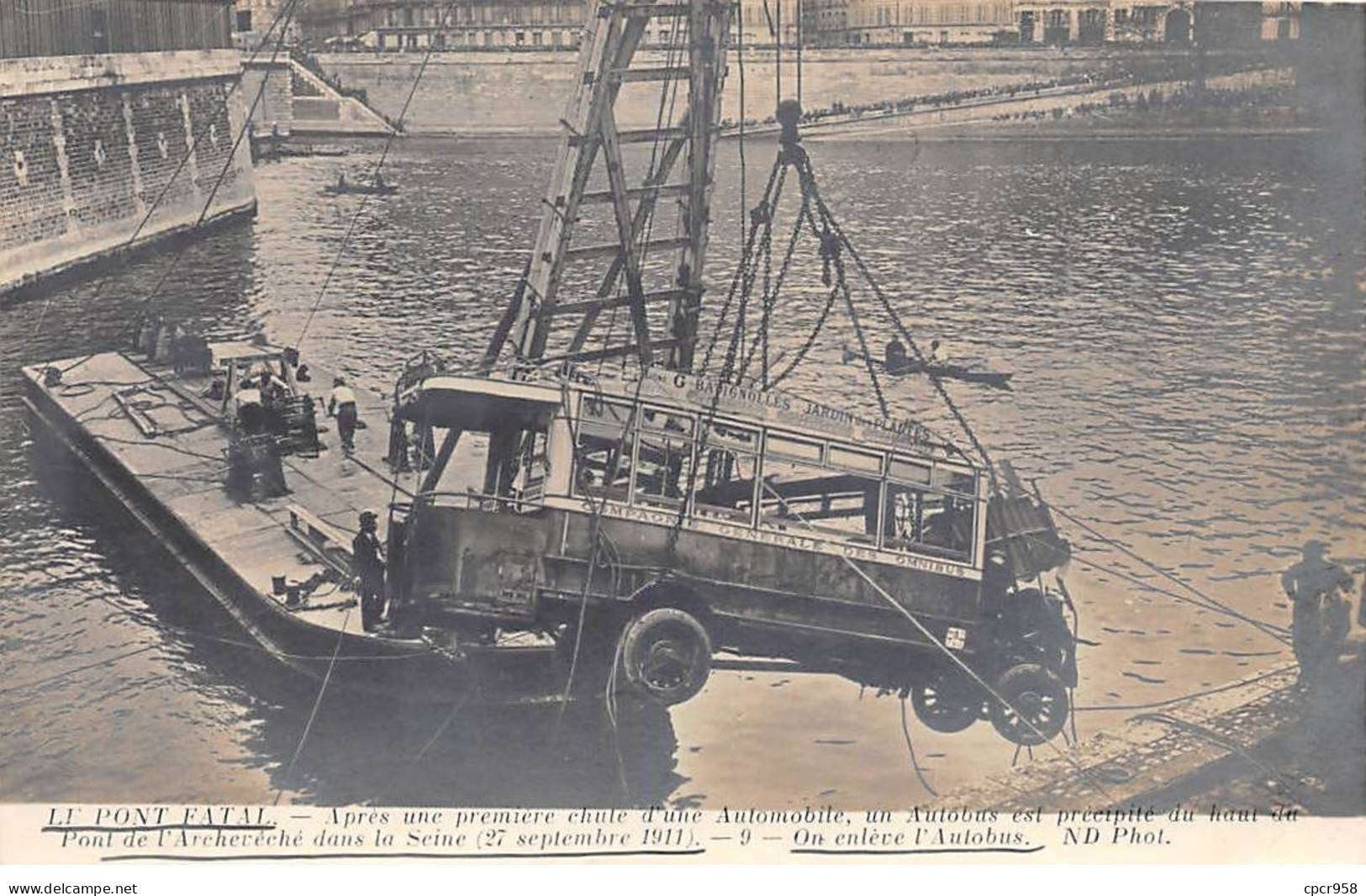 75 - PARIS - SAN55675 - Après Une Première Chute D'une Automobile, Un Autobus Est Précipité Du Haut Du Pont De .... - Petits Métiers à Paris