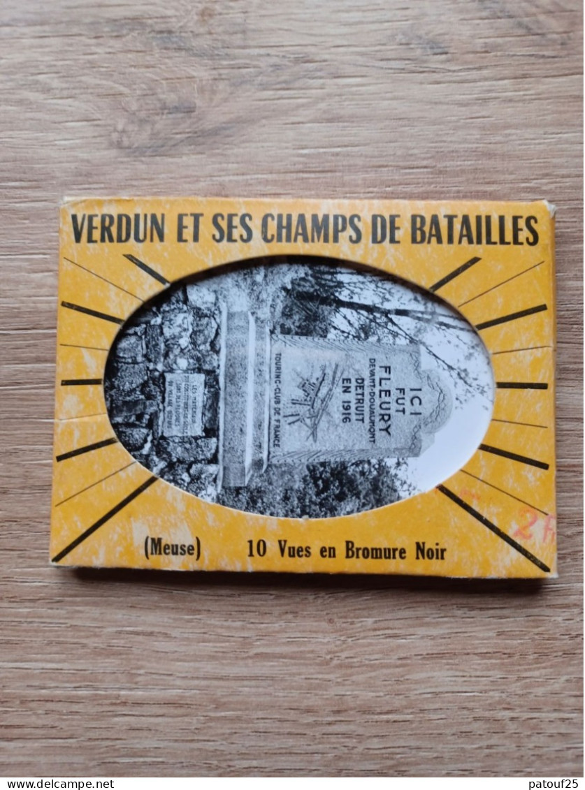 Militaria Petite Pochette Verdun Et Ses Champs De Bataille 10 Vues En Bromure Noir - Documentos