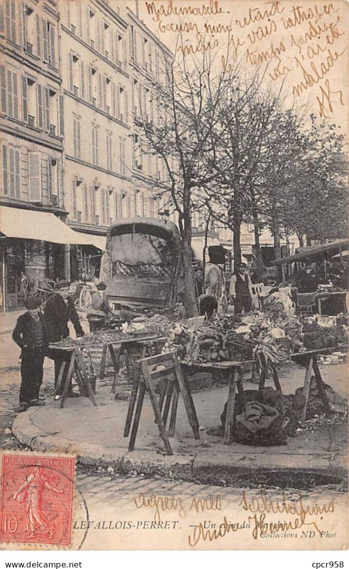 92-SAN60144-LEVALLOIS PERRET.Un Coin Du Marché.Agriculture - Levallois Perret