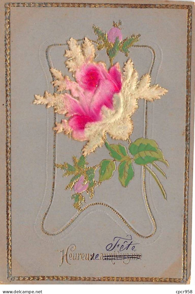 Fleurs - N°85685 - Roses En Tissu - Carte En Relief Et Gaufrée - Fiori