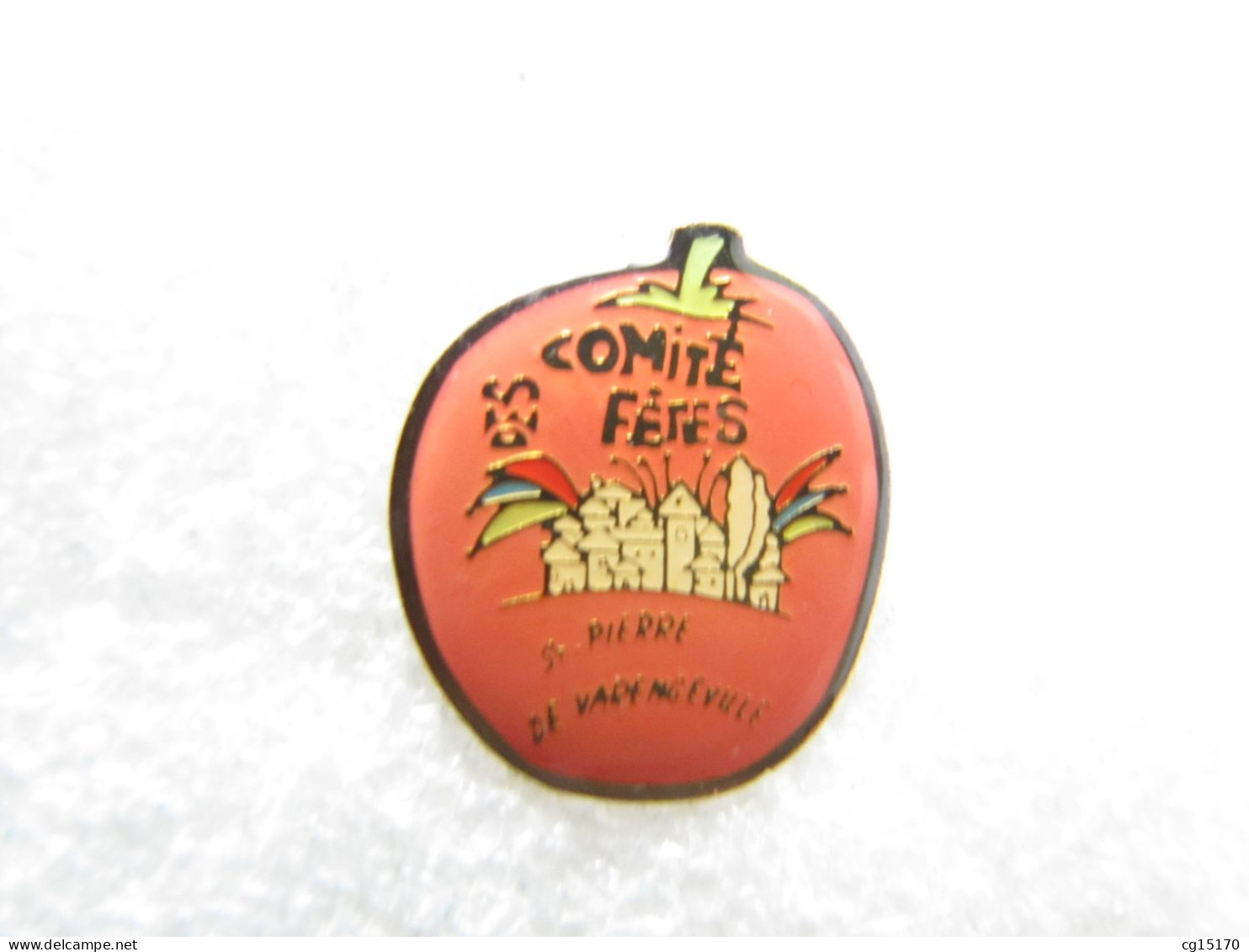 PIN'S    POMME  COMITÉ Des FÊTES  SAINT PIERRE DE VARENGEVILLE - Otros & Sin Clasificación