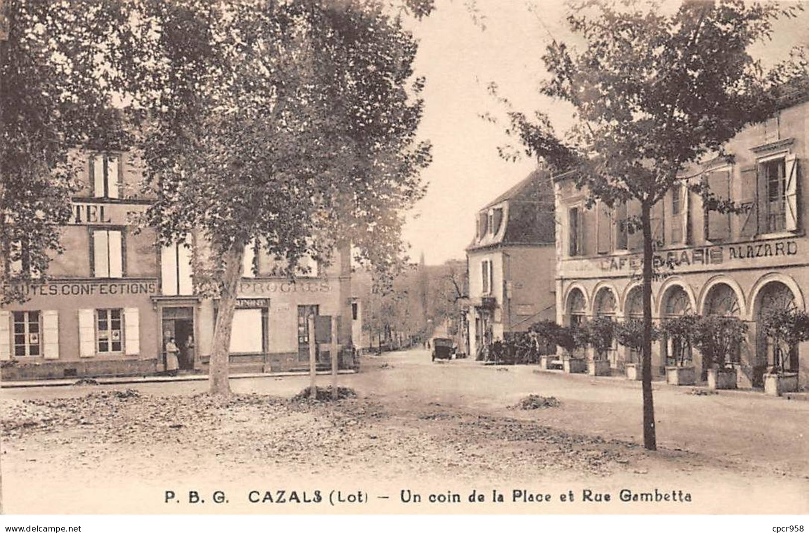 46-AM21892.Cazals.Un Coin De La Place Et Rue Gambetta - Cazals