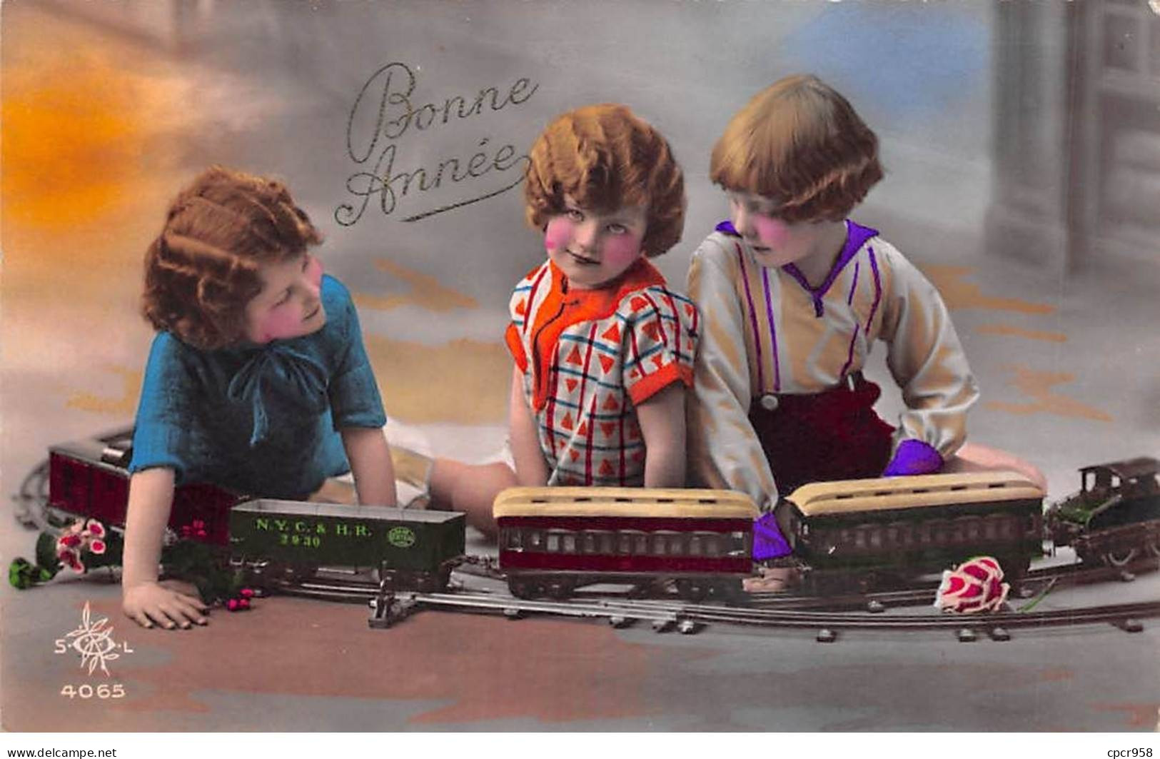 Jouets - N°85726 - Bonne Année - Enfants Jouant Avec Un Train éléctrique - Speelgoed & Spelen
