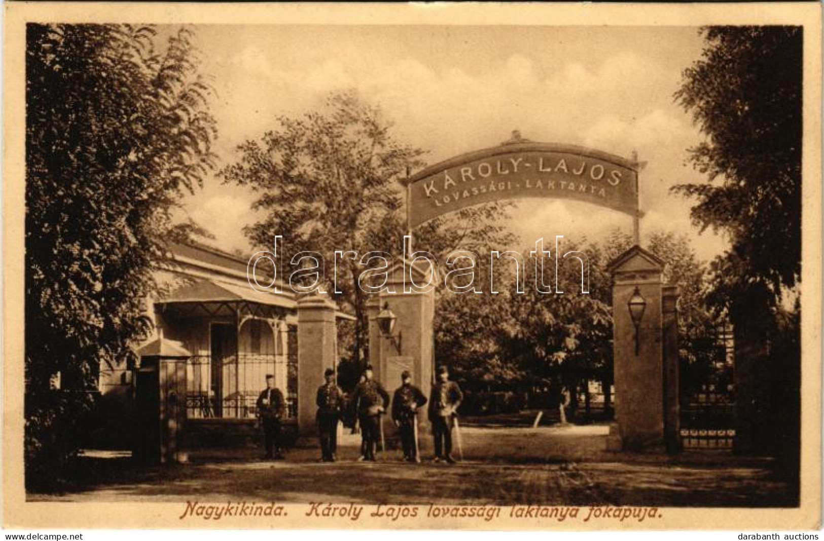 T2 1915 Nagykikinda, Kikinda; Károly Lajos Lovassági Laktanya Főkapuja, Katonák / Main Entry Gate Of The Cavalry Barrack - Non Classés