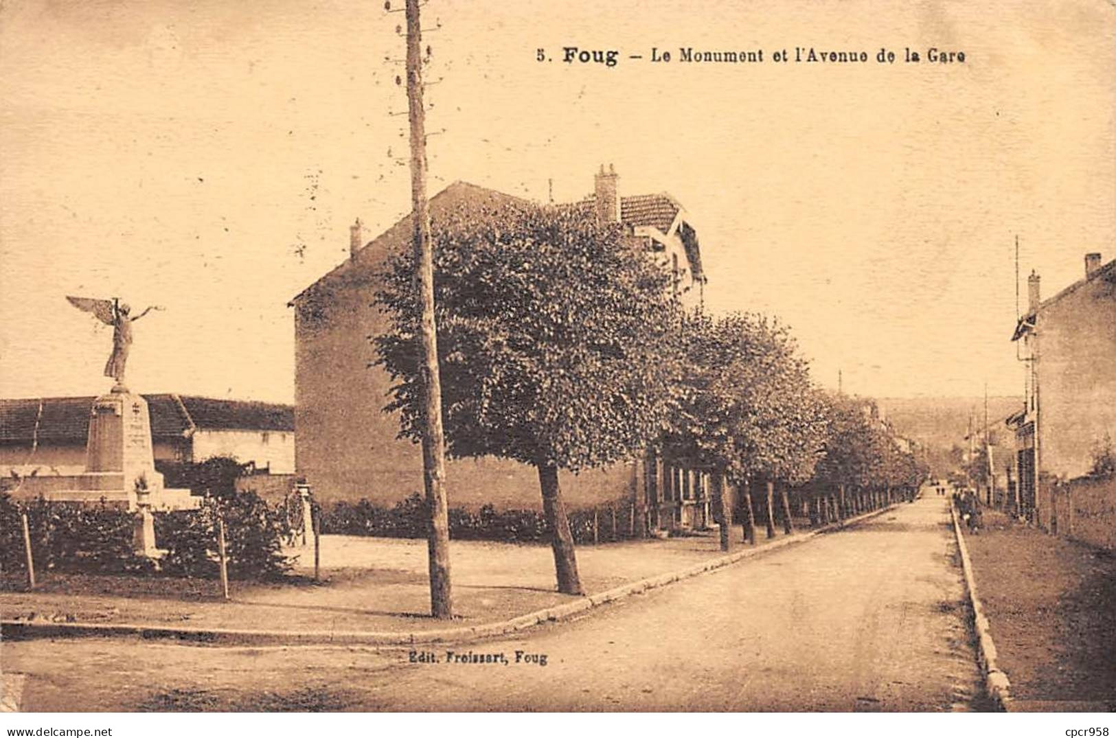 54-SAN59603-FOUG.Le Monument Et L'Avenue De La Gare - Foug