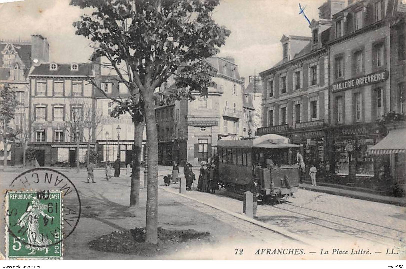 50-AM22102.Avranches.N°72.La Place Littré.Train - Avranches