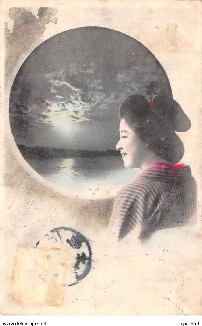Japon - N°84603 - Jeune Femme En Kimono Regardant Un Clair De Lune Au-dessus De L'eau - Carte Vendue En L'état - Sonstige & Ohne Zuordnung