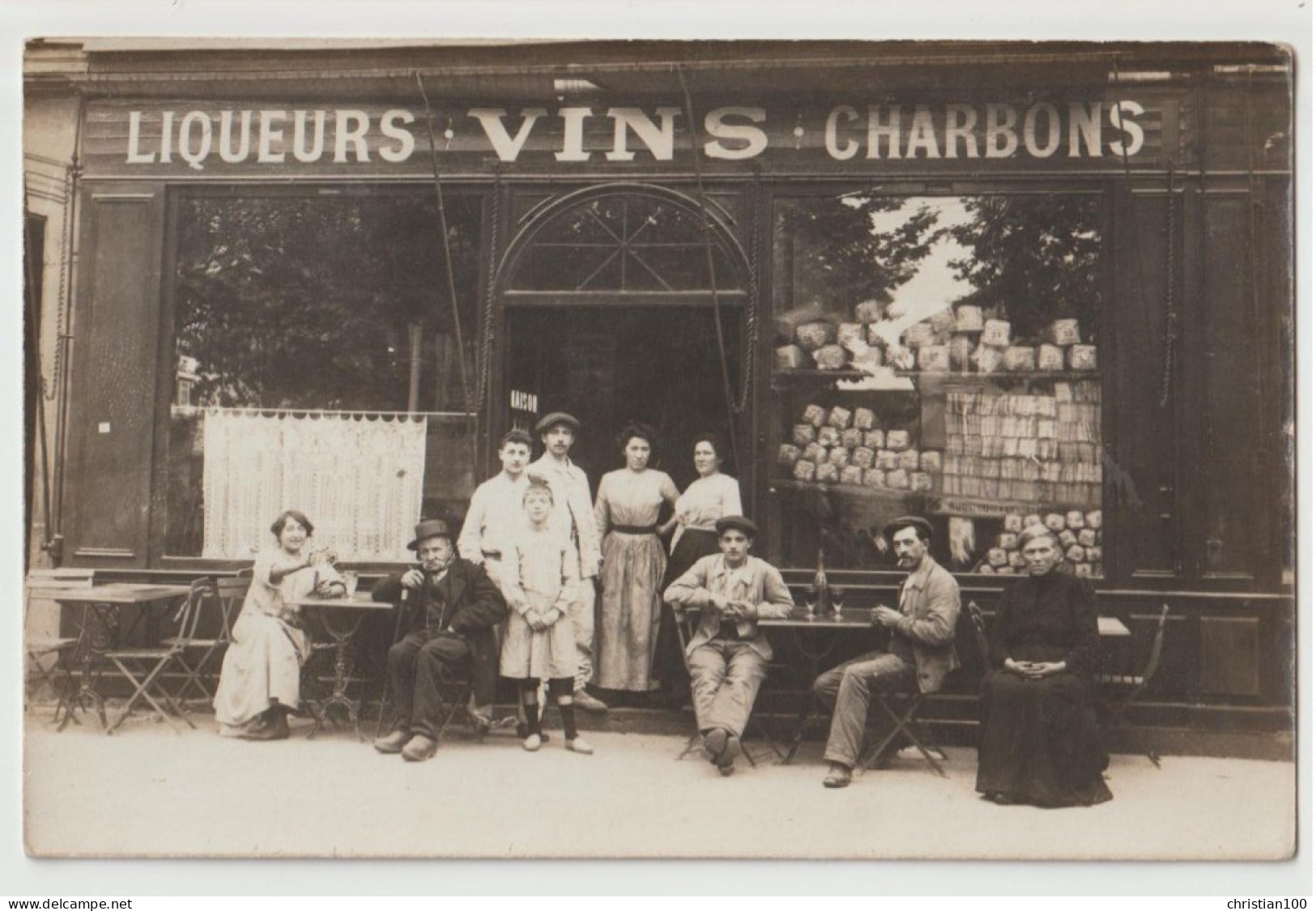 CARTE PHOTO - NEGOCIANT EN VINS ET LIQUEURS - CHARBONS - CAFE AVEC TERRASSE - MAISON ? -z 2 SCANS Z- - Zu Identifizieren