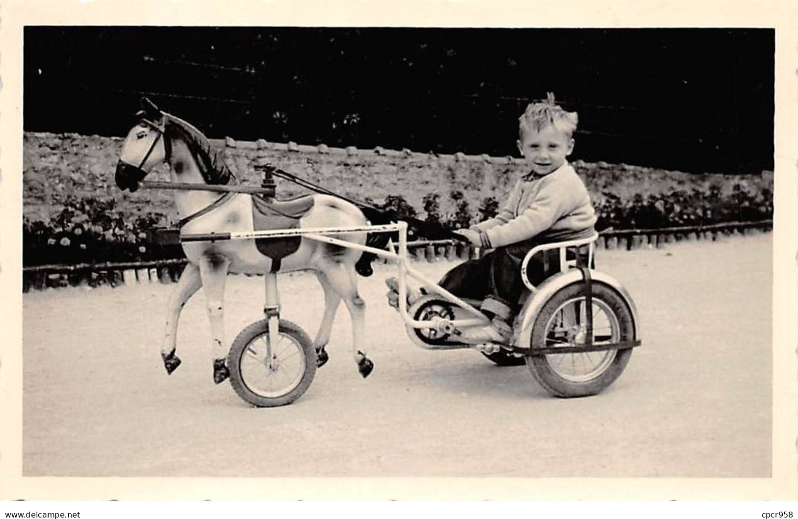 Jouet - N°85729 - Garçon Dans Une Voiture à Pédale Avec Un Cheval - Carte Photo - Juegos Y Juguetes