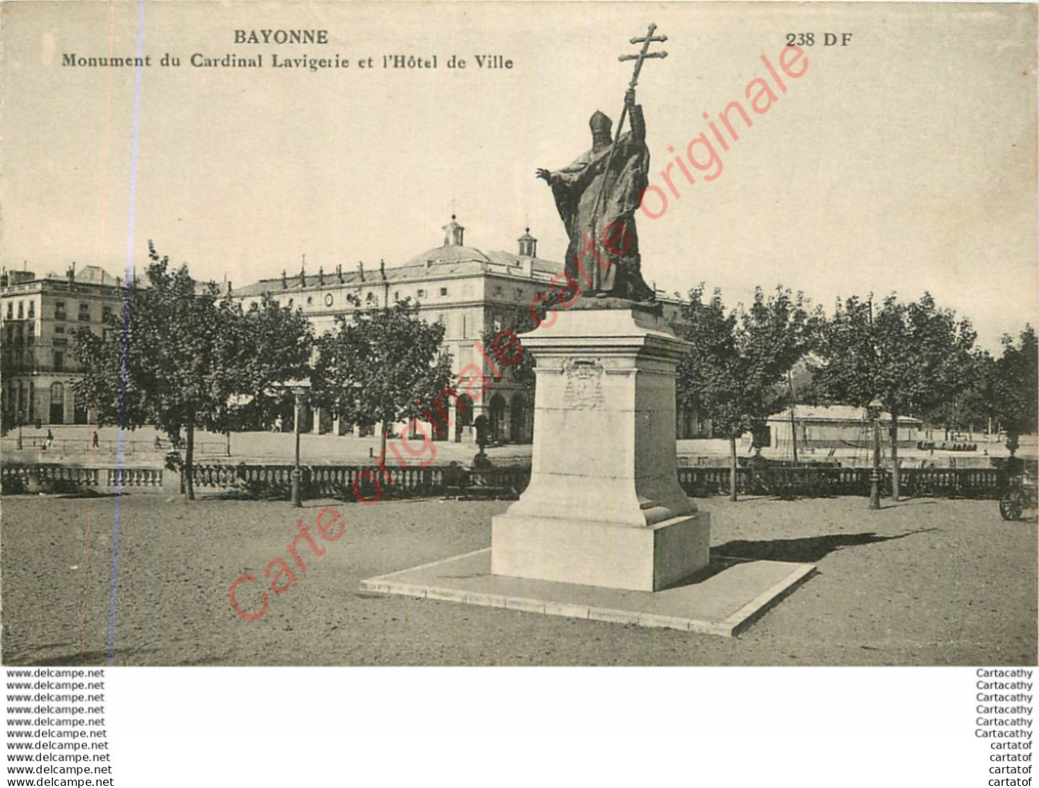 64.  BAYONNE .  Monument Du Cardinal Lavigerie Et L'Hôtel De Ville . - Bayonne