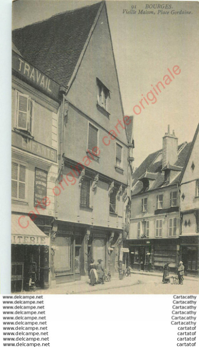 18.  BOURGES .  Vieille Maison Place Gordaine . - Bourges