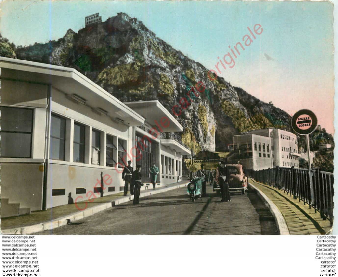 06.  MENTON .  Pont Saint-Louis . Les Douanes Françaises Et Italiennes . - Menton